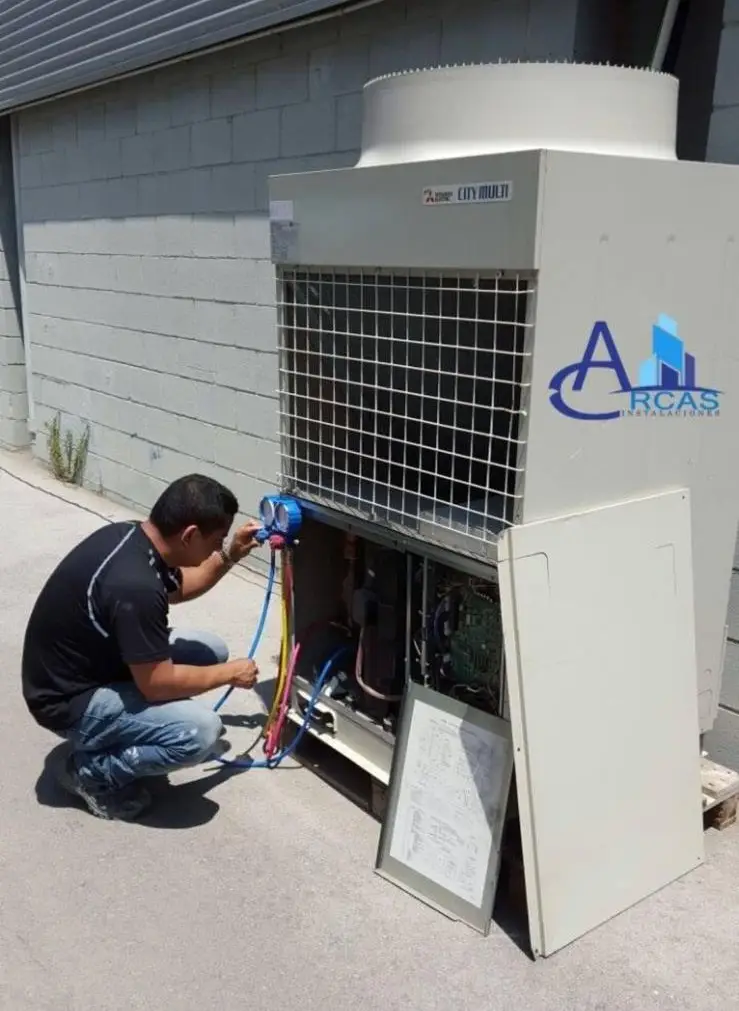 Arcas Technican checking air condition unit